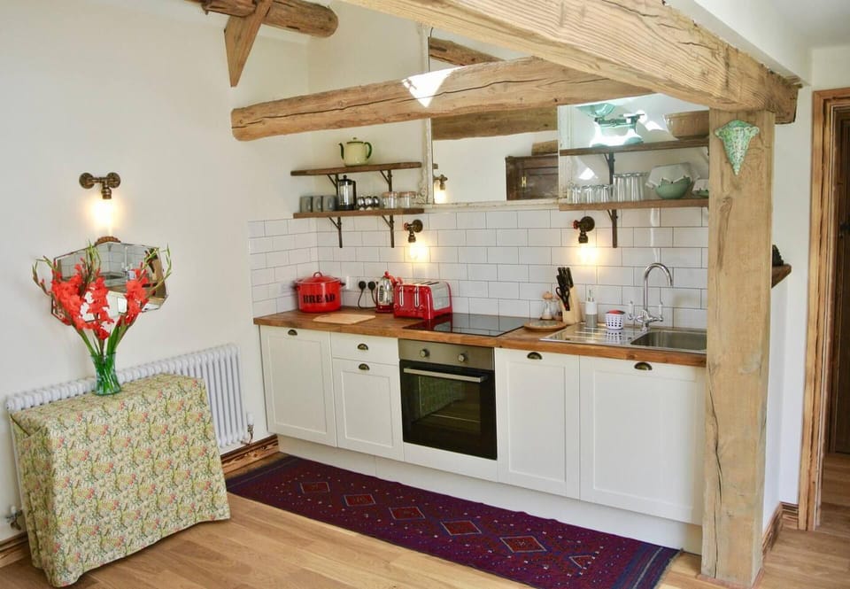 House | Private kitchen | Fridge, microwave, oven, stovetop