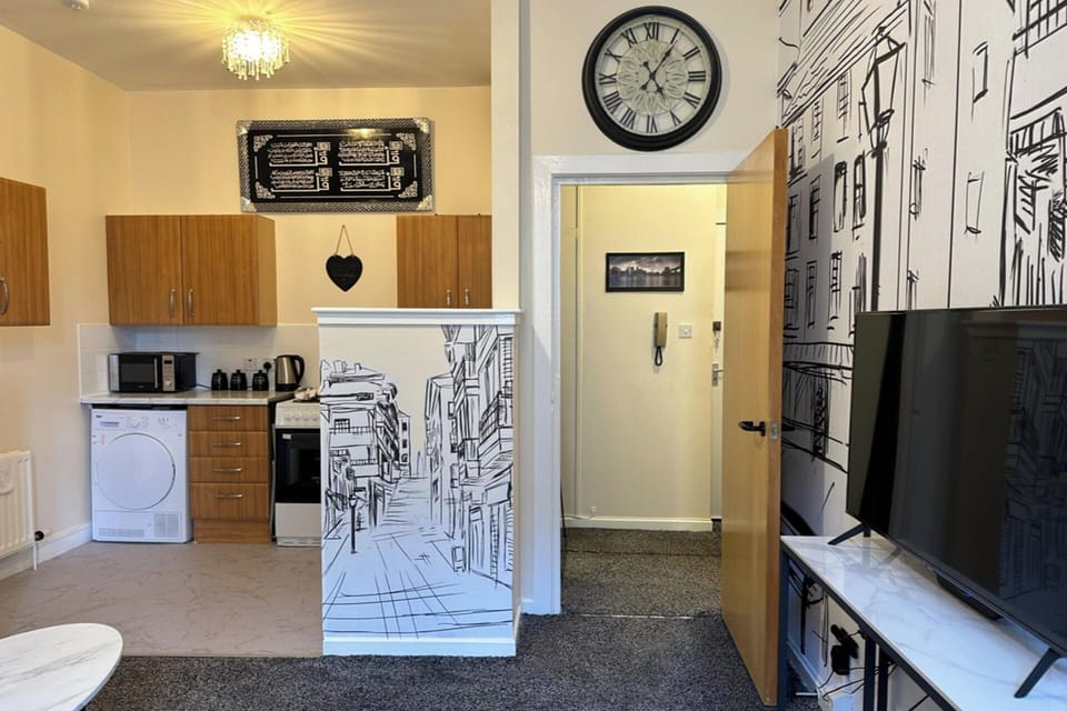 Apartment | Private kitchen | Fridge, microwave, oven, stovetop