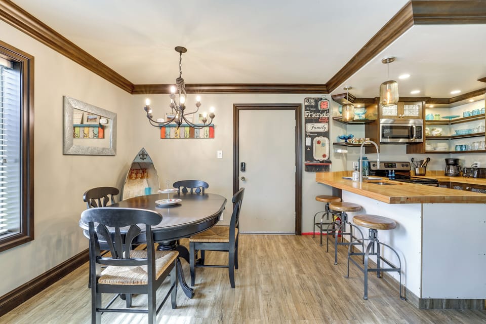 Dining Area | Dishware Provided