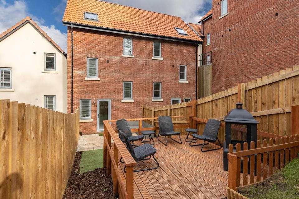 Oyster Cottage, Whitby - Host & Stay