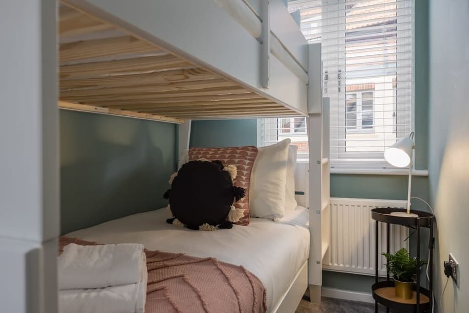 Oyster Cottage, Whitby - Host & Stay