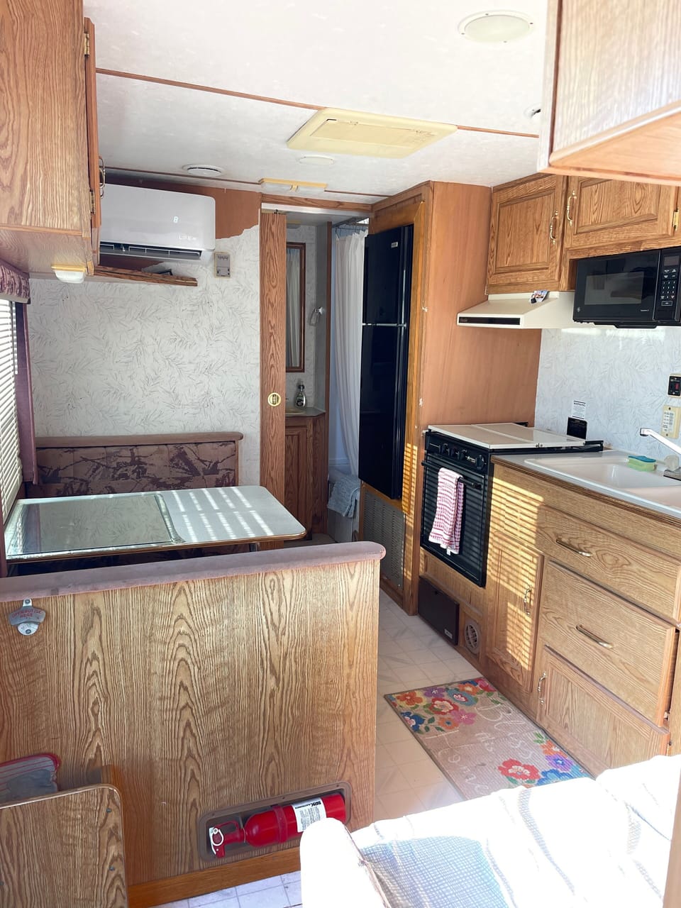Kitchen! We have gas but we prefer if you use electric burner provided. 