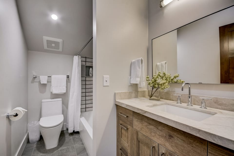Attached Bathroom to Queen Bedroom