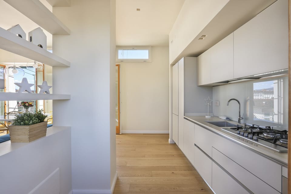 Basic Apartment, Multiple Beds | Private kitchen | Fridge, microwave, oven, stovetop
