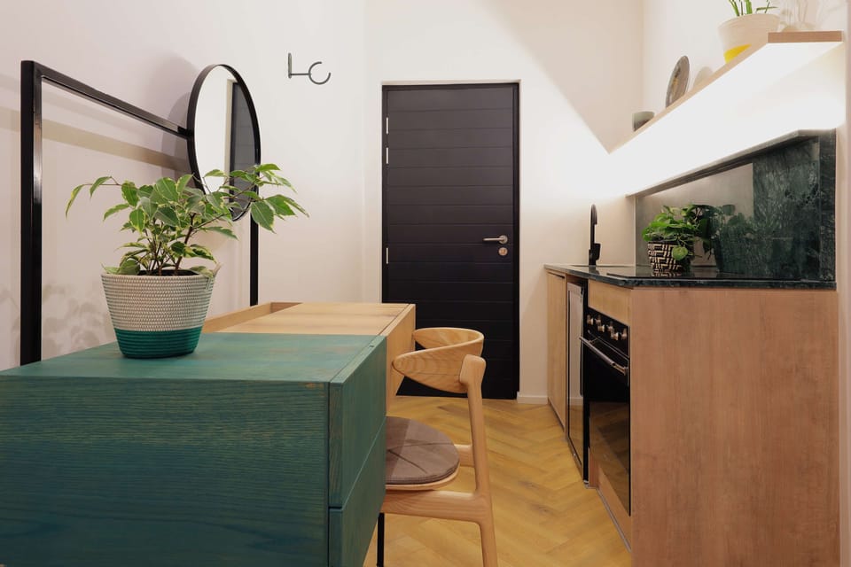 Studio Suite, 1 King Bed | Private kitchen | Dining tables