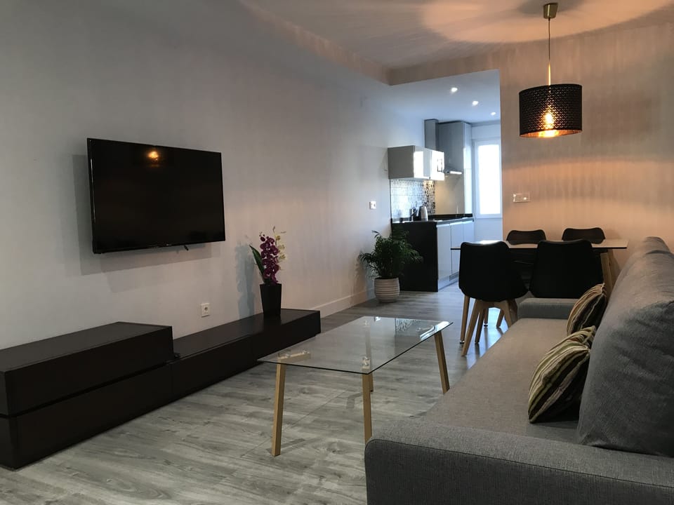 Apartment, Private Bathroom, City View | Lounge