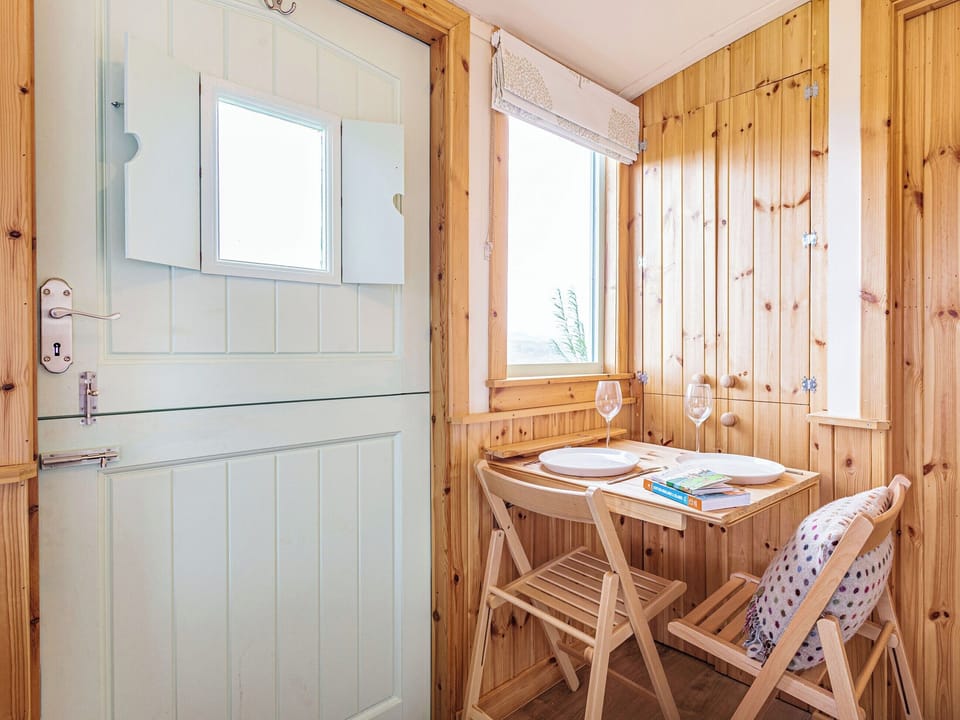 Interior | Woodside Hut 2 - Woodside Croft, Strathpeffer