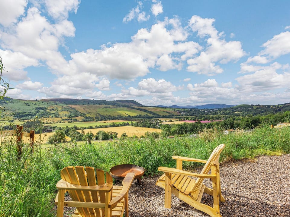 Sitting-out-area | Woodside Hut 2 - Woodside Croft, Strathpeffer