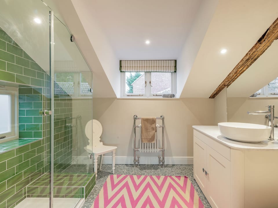 Shower room | Orchard Farmhouse, Wighton