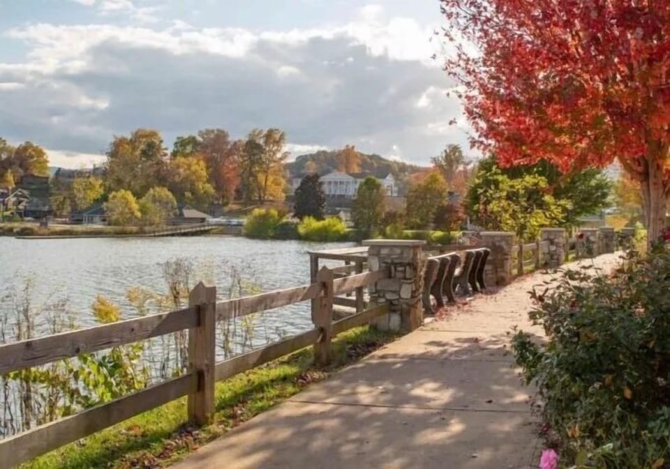 Fall at Lake Junaluska 