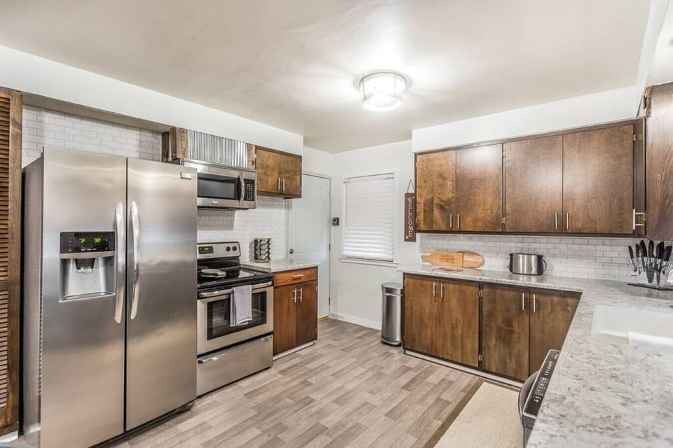 Cook up a storm in this sleek, fully-equipped modern kitchen!