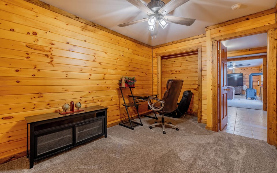Dedicated work station and extra space on the lower level