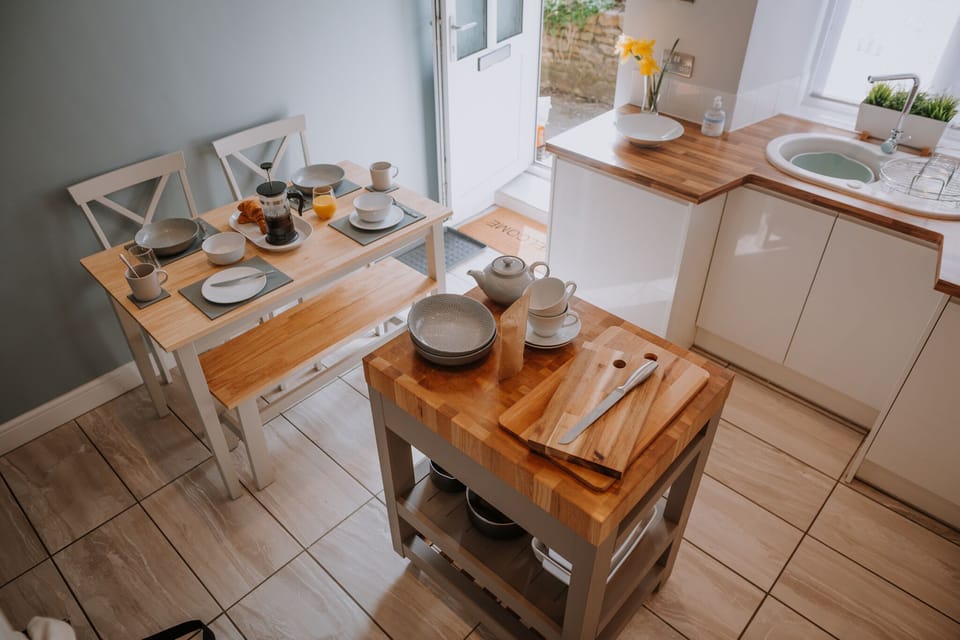 Spacious kitchen with dining area, and direct canal access.  Underfloor heating.