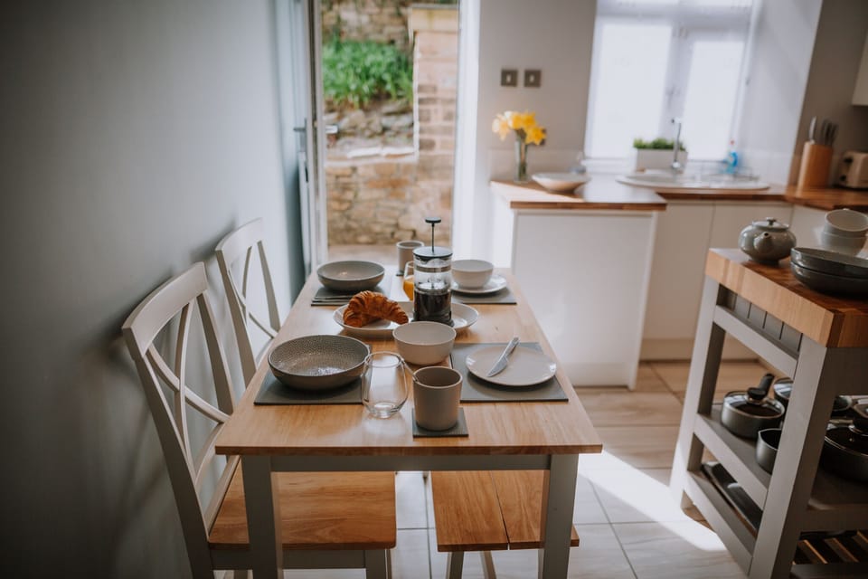 Dining area for upto 5 people.  Underfloor heating