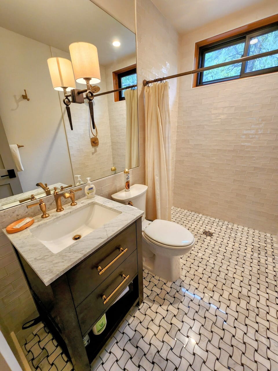 Guest Bathroom 1