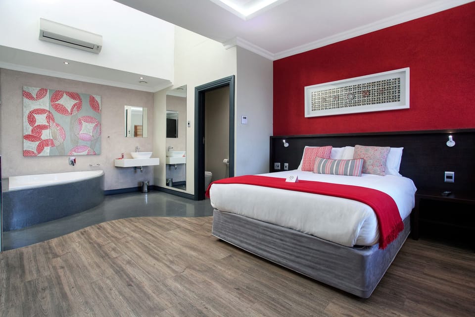 Executive Double Room | In-room safe, desk, iron/ironing board, free WiFi