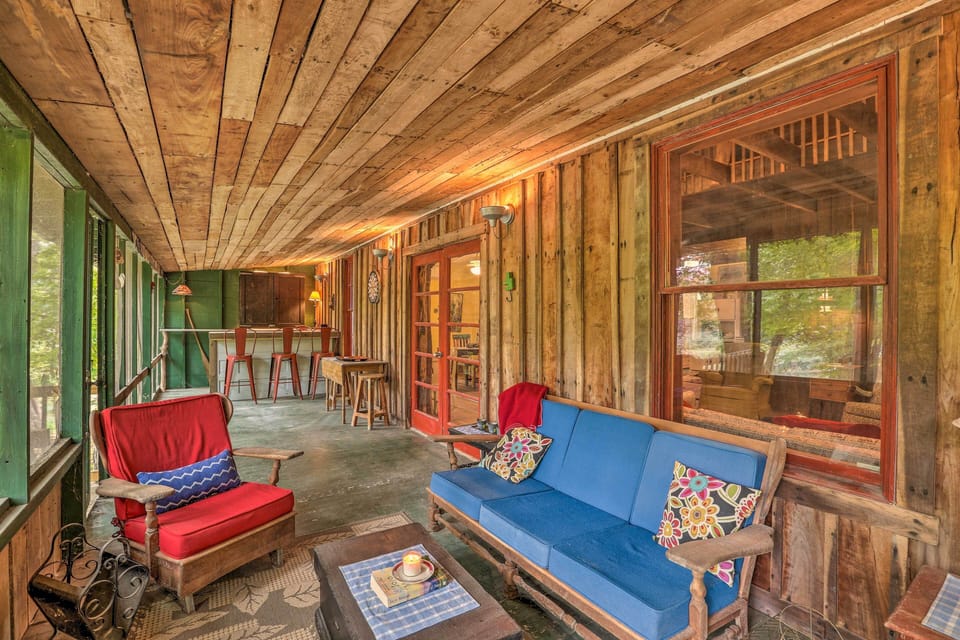Screened Porch | Wet Bar