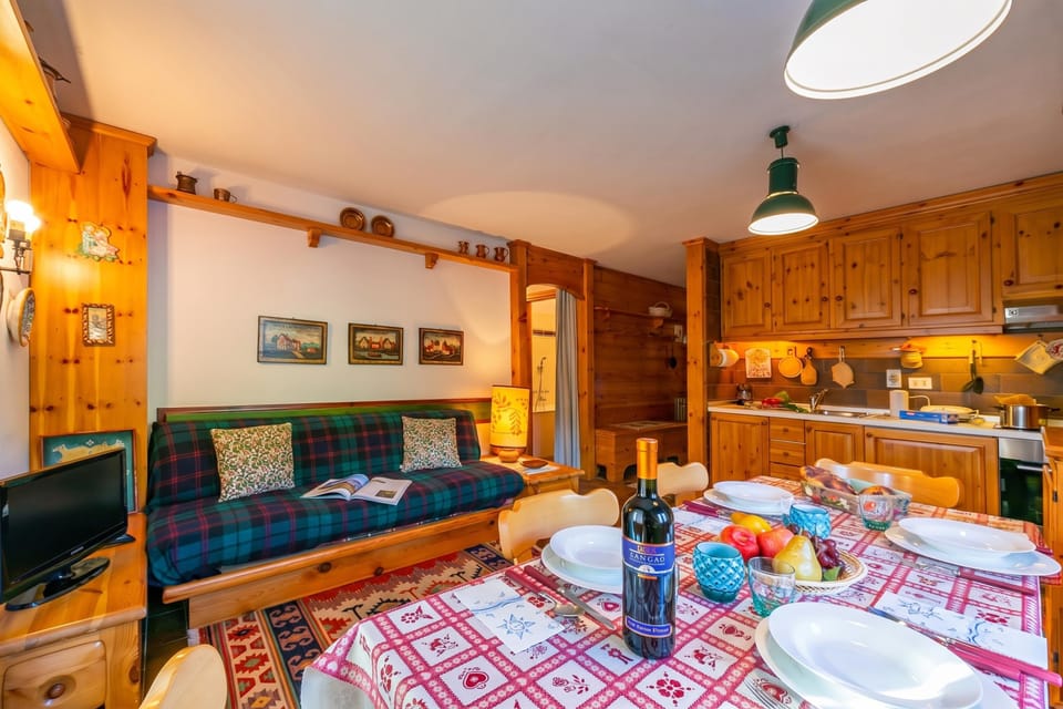 Family Apartment, 2 Bedrooms, Terrace (Casa Cisi ski in-Ski out 20m) | Dining