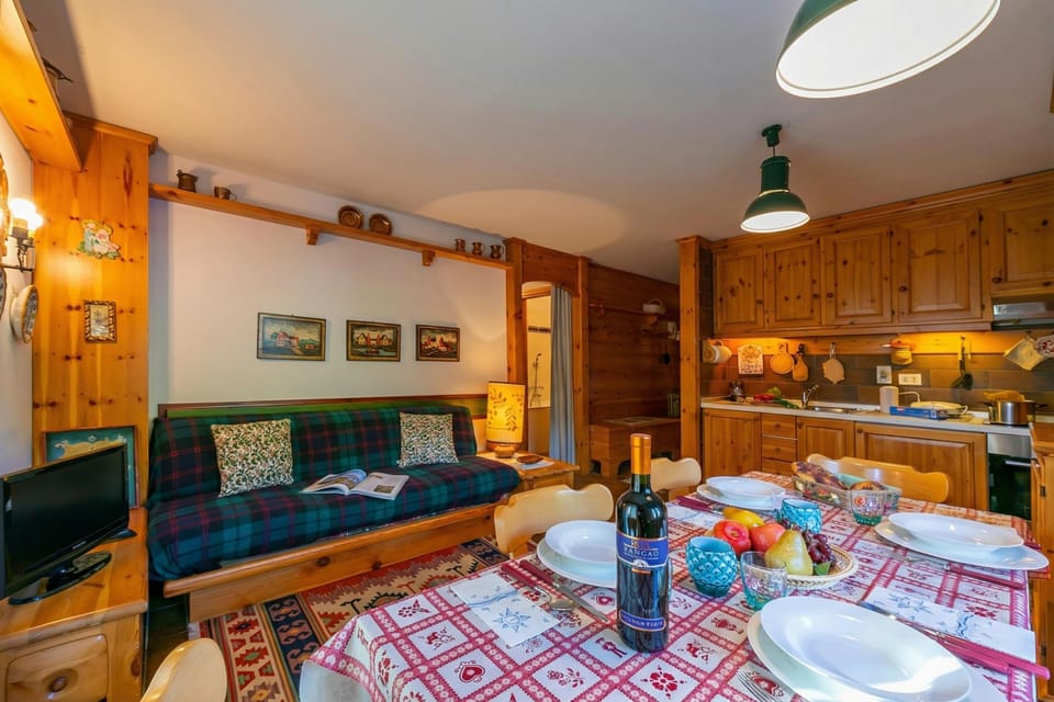 Family Apartment, 2 Bedrooms, Terrace (Casa Cisi ski in-Ski out 20m) | Dining