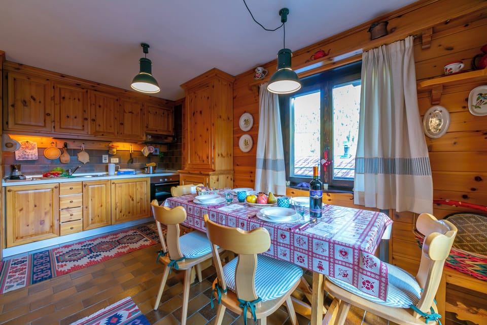 Family Apartment, 2 Bedrooms, Terrace (Casa Cisi ski in-Ski out 20m) | Dining