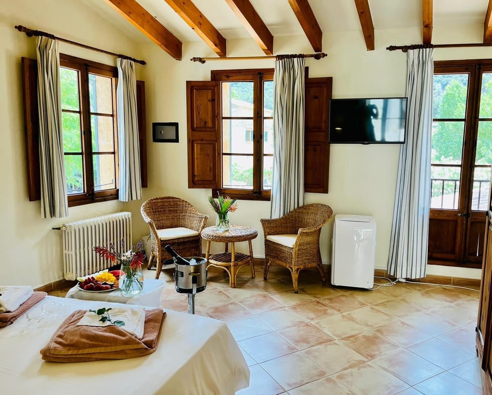 Standard Triple Room | In-room safe, WiFi (free), individually decorated
