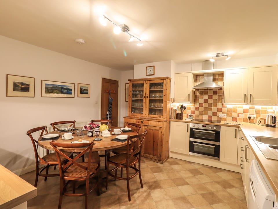 Cottage | Private kitchen | Fridge, microwave, dishwasher, electric kettle