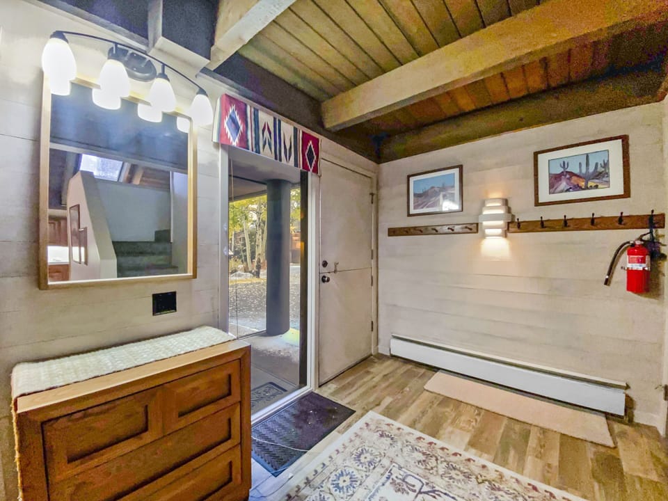 Townhome, 4 Bedrooms | Interior entrance