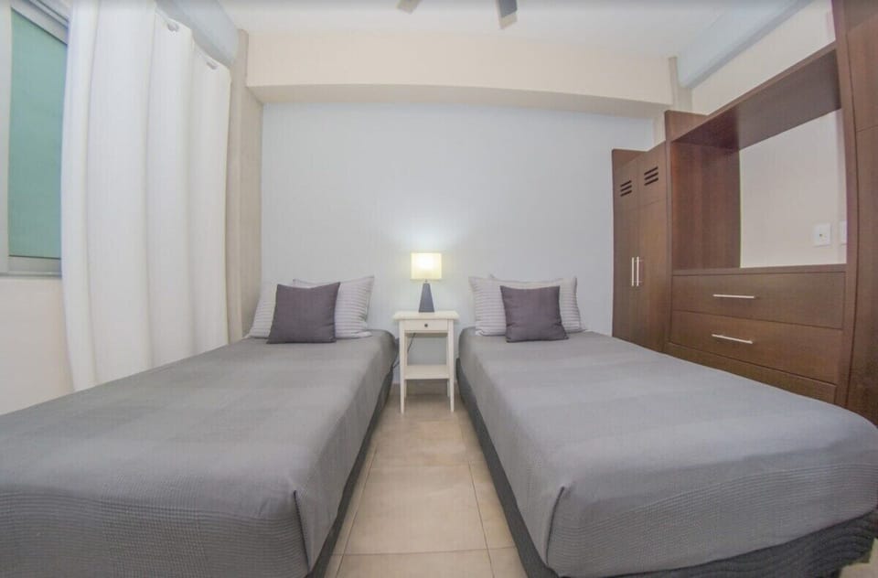 Guest Room - 2 Single Beds