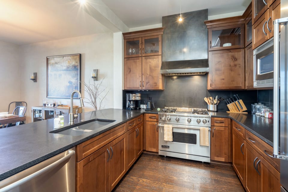 3.01-Cassidy's-Hideout-Kitchen
