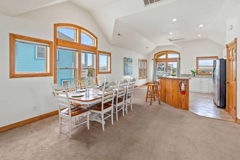 Surf-or-Sound-Realty-984-Momma's-Pearl-Dining-Area