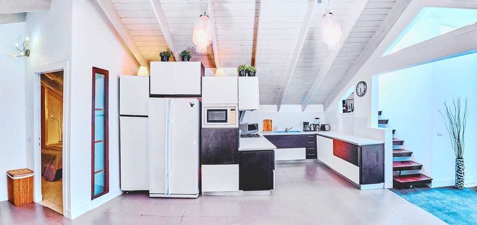  If you like to cook, you will be pleased with our bright classy kitchen.