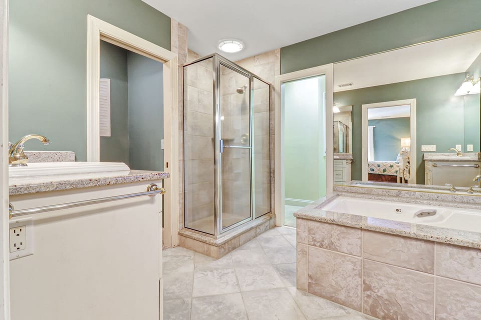1 Gadwall - Master Bath (1st Floor)
