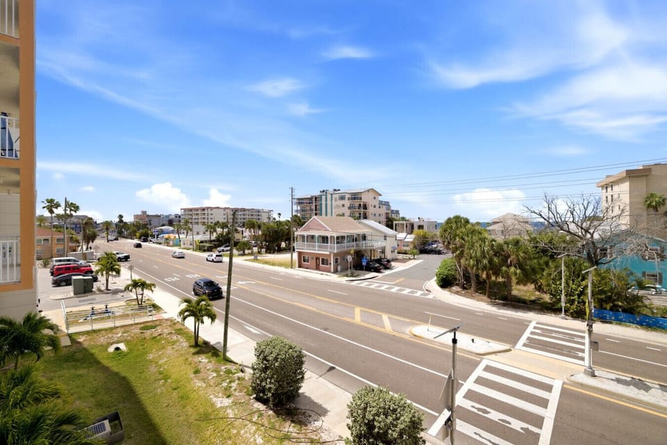Private Balcony Overlooking Gulf Blvd & the Gulf
