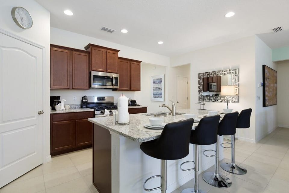 04_Fully_Fitted_Kitchen_0721.jpg