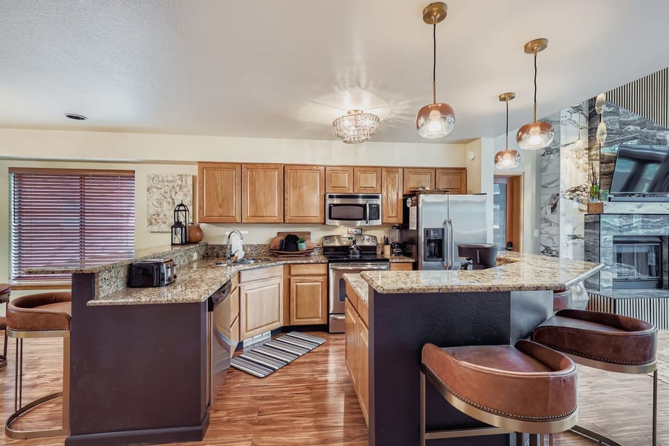 120 Village Point Drive - Web Quality - 009 - 10 Kitchen
