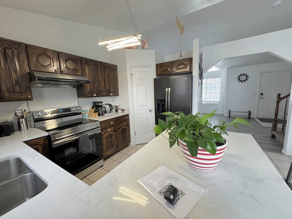 Full kitchen area