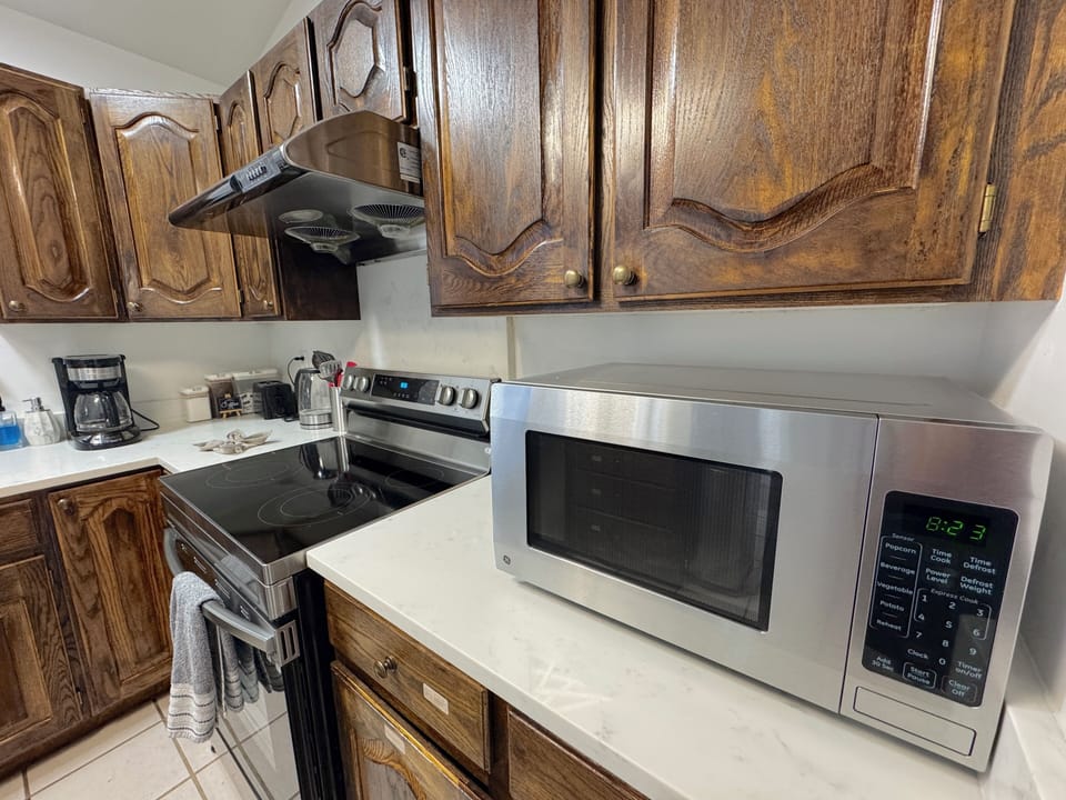 Full kitchen 