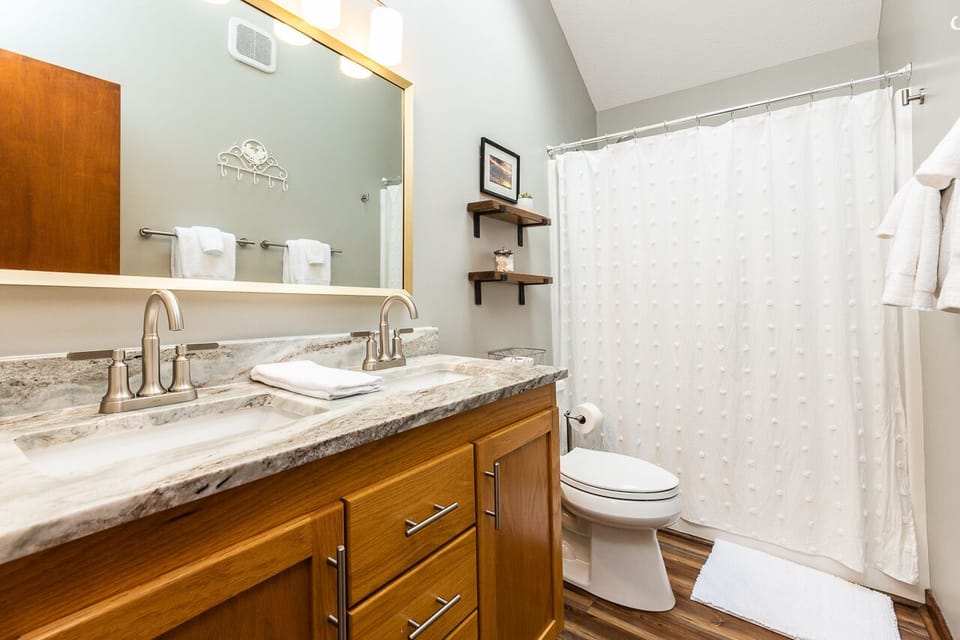 2nd floor full bathroom (shower replaced with walk-in shower - next pictures