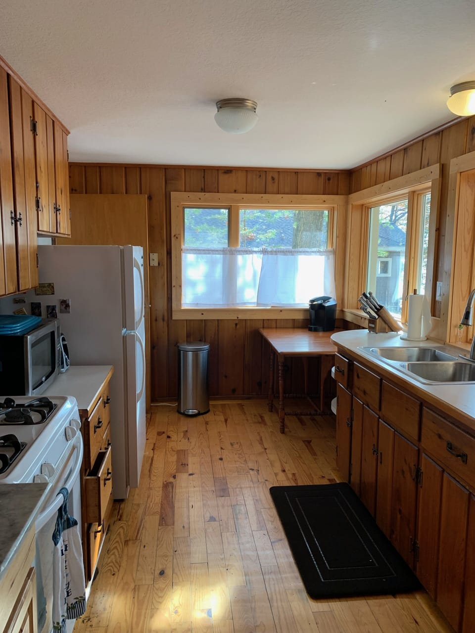 Full well-equipped kitchen has every thing you need to prepare meals. 