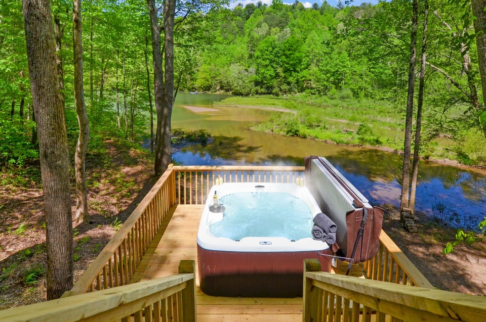 Brand new Hot Tub Perched above the tranquil spring fed lake.