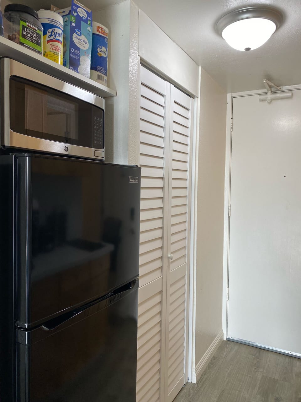 Full size Microwave and Refrigerator