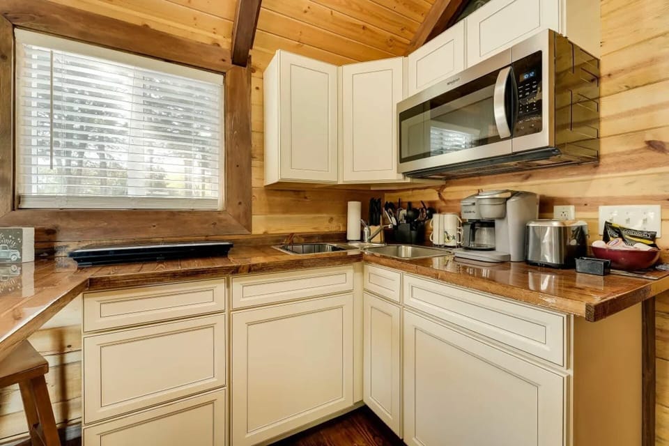 Cabin20Kitchen204