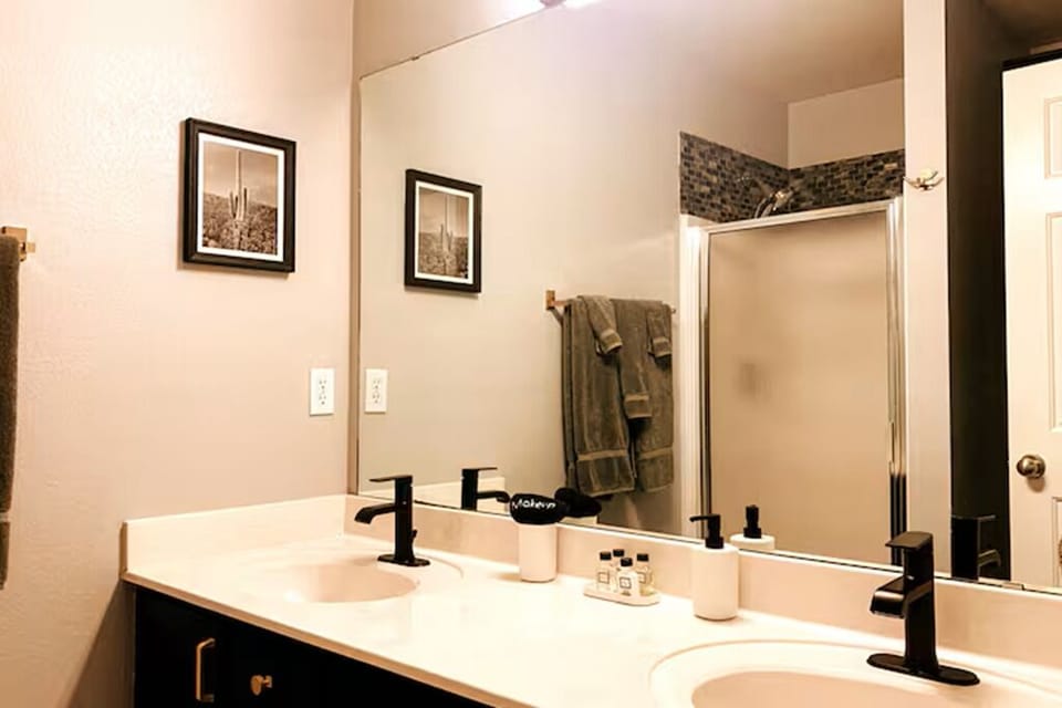Master bath with shower