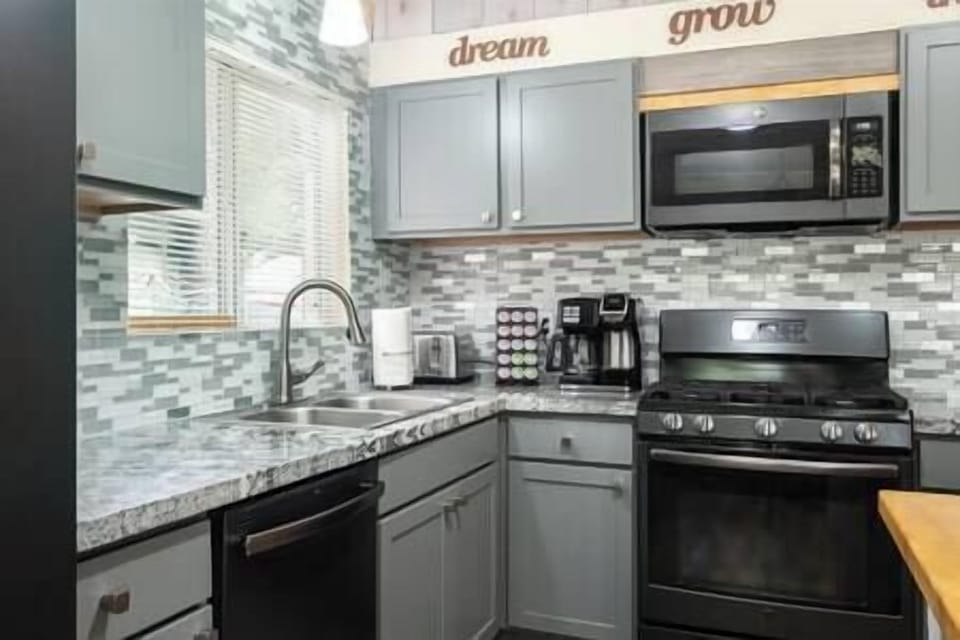 Kitchen (2)
