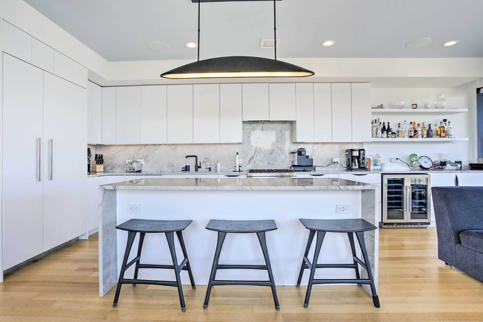 Fully Equipped Kitchen | Breakfast Bar Island Seating