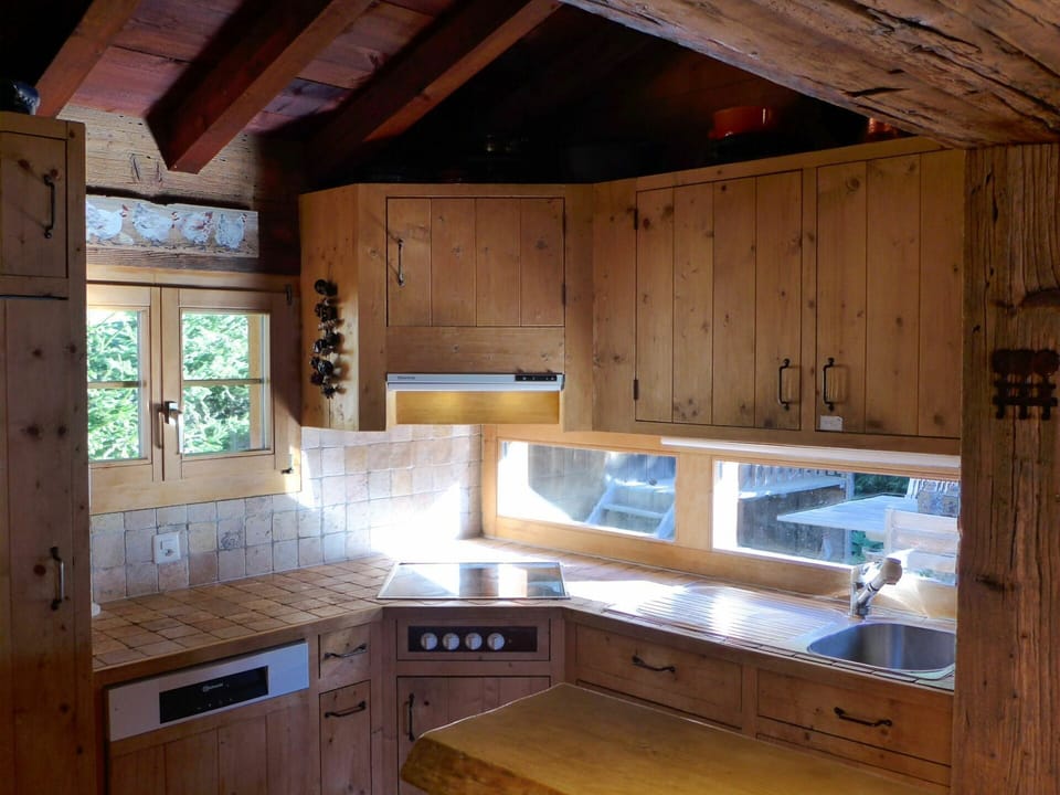 Cabinetry, Property, Countertop, Kitchen Sink, Window, Sink, Building, Wood, Interior Design, Lighting