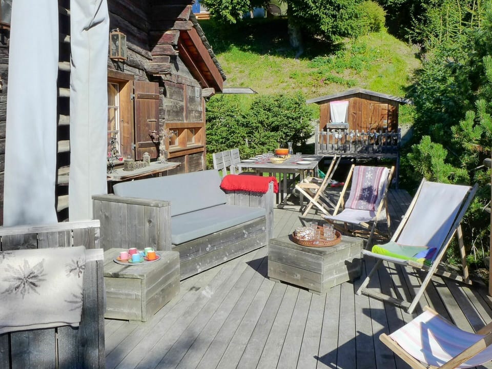 Property, Building, Plant, Wood, Outdoor Furniture, Urban Design, Residential Area, House, Cottage, Real Estate