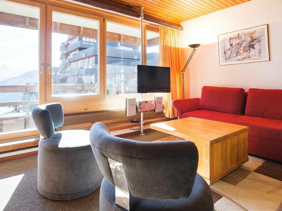 Furniture, Comfort, Wood, Living Room, Lighting, Interior Design, Flooring, Table, Floor, Couch