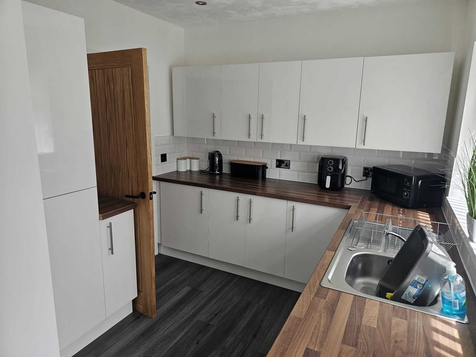 Kitchen with all mod cons. 