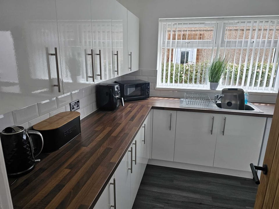 Large kitchen with cooker, hob, fridge freezer, washing machine, microwave, Airfryer, toaster, kettle, cutlery & crockery. Access to side drive via step. 